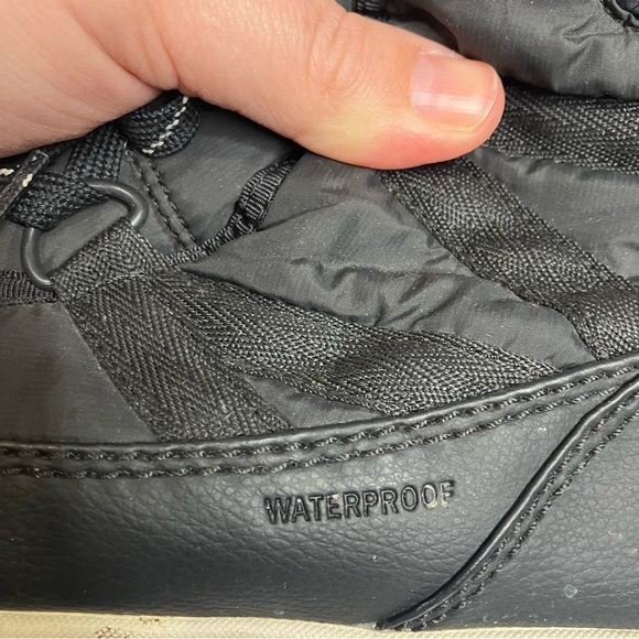 Sorel Whitney fur short lace up boots black size 7 - Picture 5 of 7